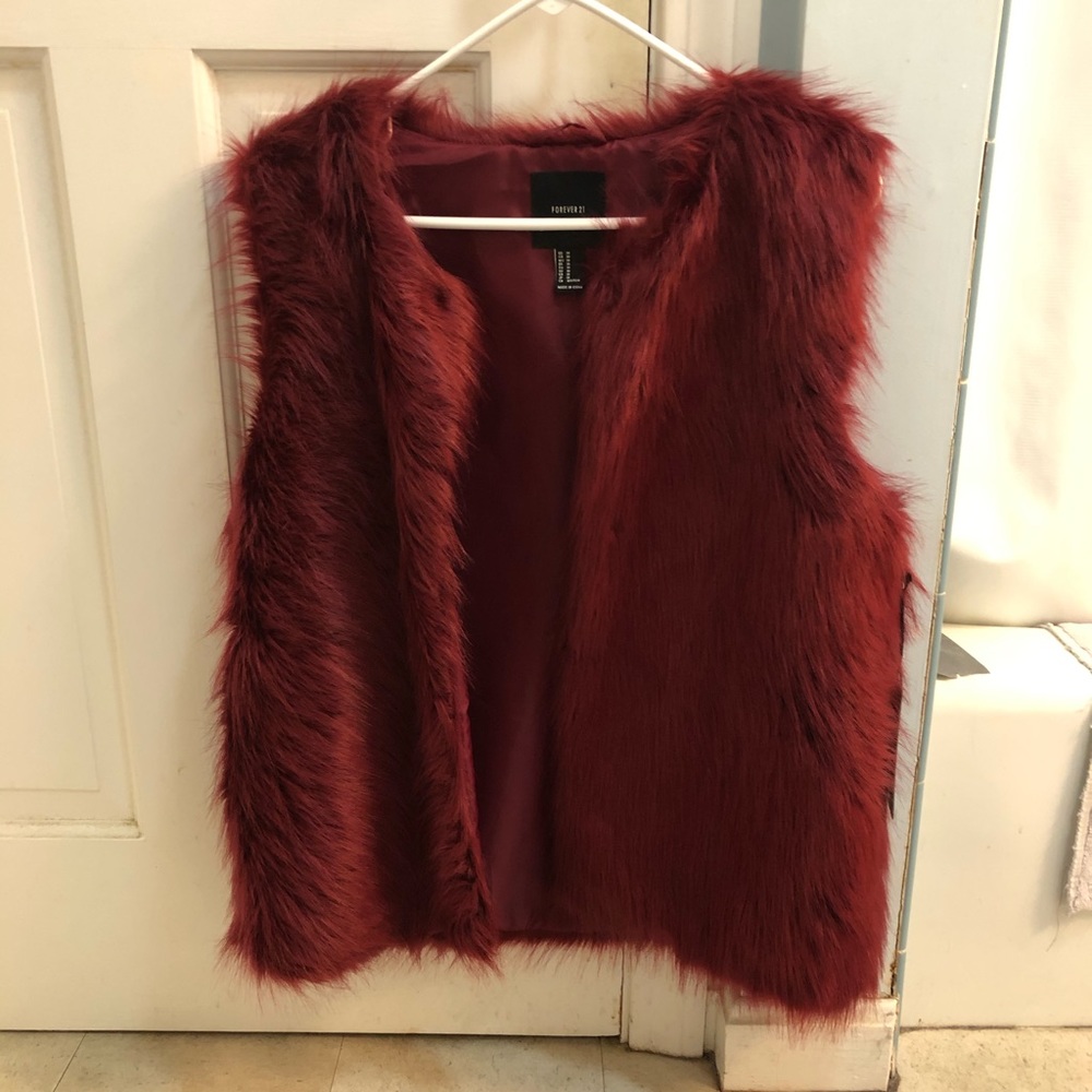 Forever 21 NWT maroon faux fur vest